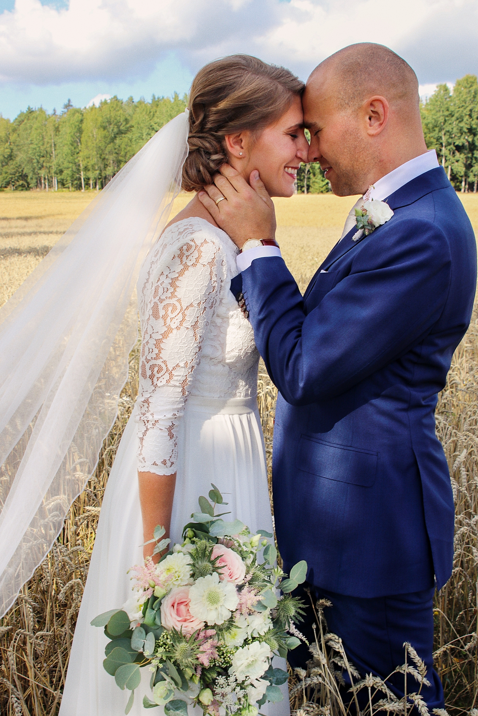brollop wedding foto photo brud brudgum lantligt skandinaviskt bettna brudpar